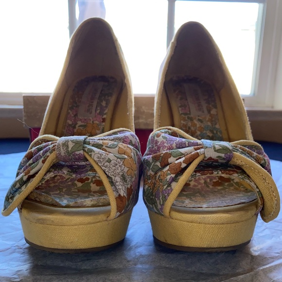 American Rag Floral Design Fabric High Heel Peep Toe Pump Sandal Size 8 - Picture 5 of 9